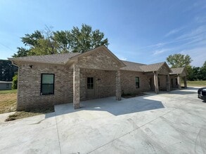 Building Photo - 718 S Spring St