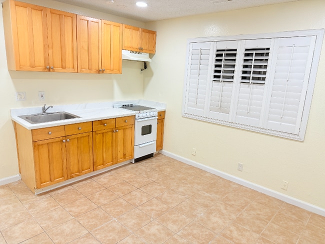 Building Photo - 864 Stanford Ave