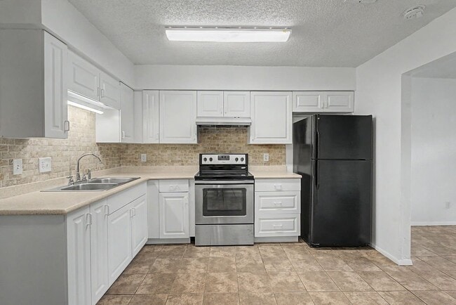 Building Photo - 3080 S Clematis Way