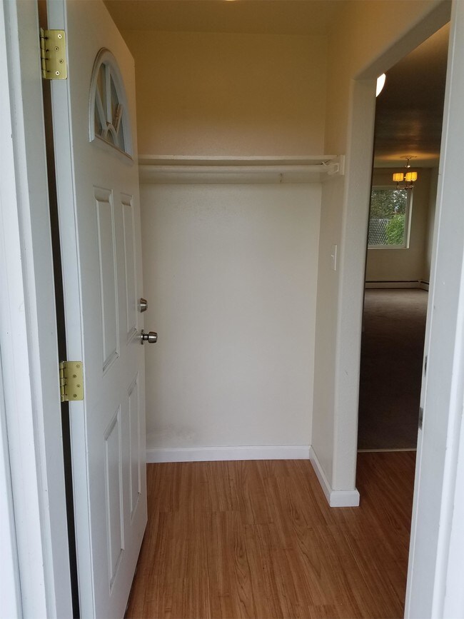 Foto del edificio - 1322 Lathrop St