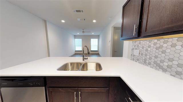 Foto del edificio - 6304 Prospect Ave