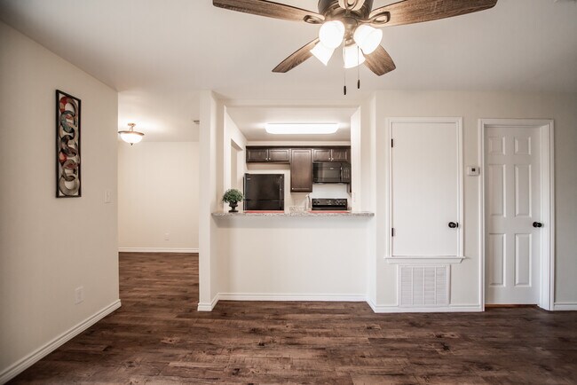 Building Photo - 324 Costa del Oro St