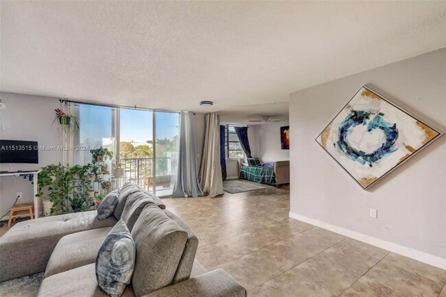 Foto del edificio - 2750 NE 183rd St