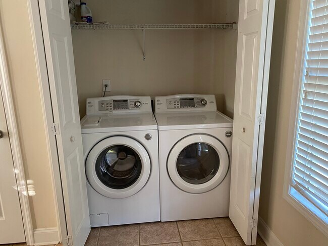 Laundry - 216 Oconee River Cir