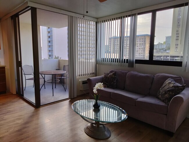Sala de estar y terraza - 1571 Piikoi St