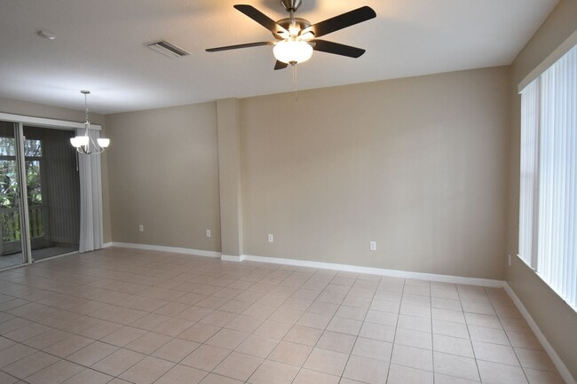 Building Photo - Close To Everything