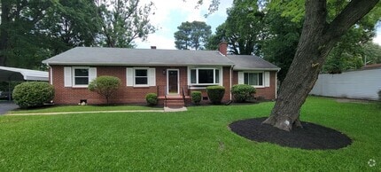 Building Photo - 907 Ridgecliff Dr