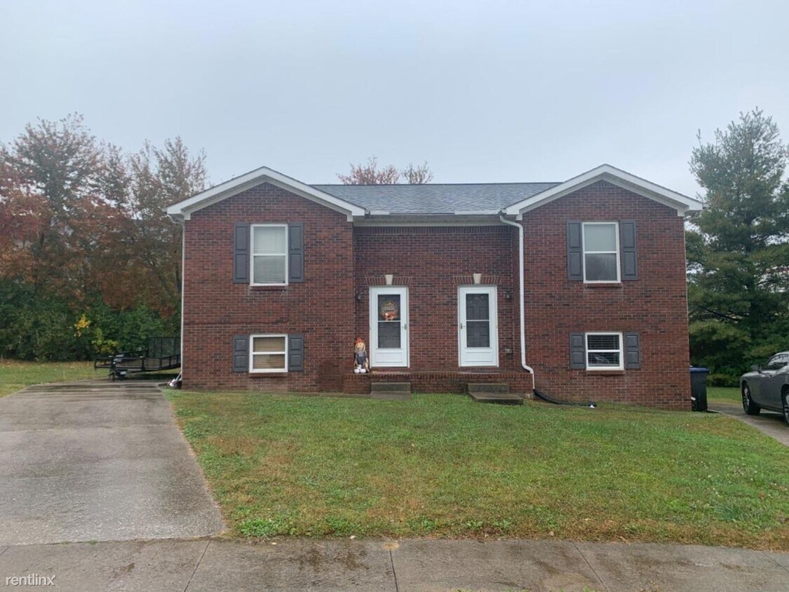 Foto principal - 2 br, 1.5 bath Duplex - 1028 Champion Dr
