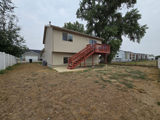 Foto del edificio - 1317 Mirror Lake Ln