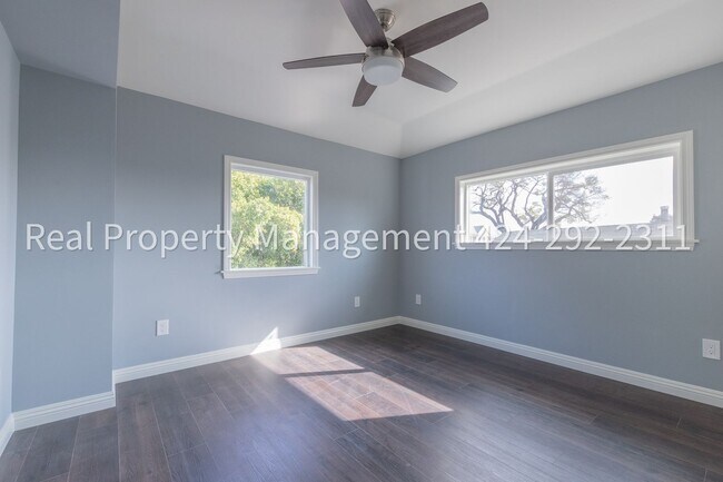 Photo - Dont miss out this 4 Bed 2 bath Townhome