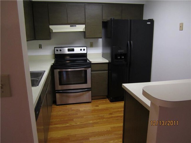 Building Photo - 1025 Saint Andrews Way