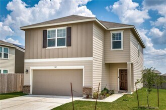 Building Photo - 509 Peony Ct
