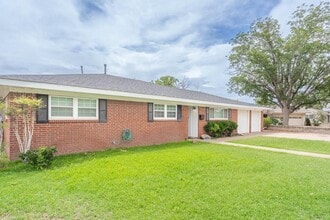 Building Photo - 1703 Laurel Ave
