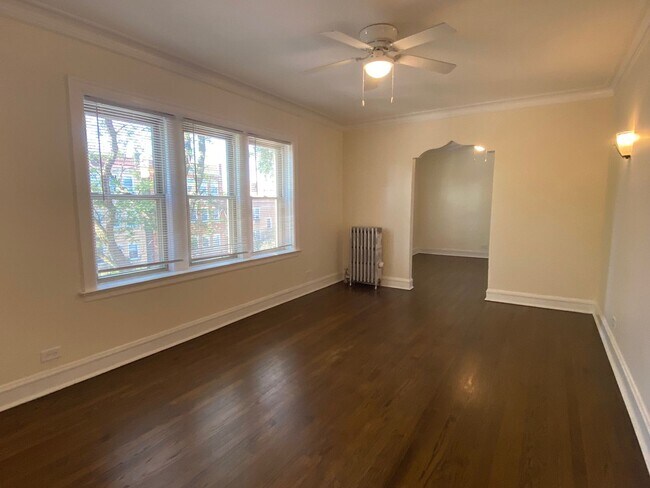 Foto del edificio - Large 1 Bedroom with Dining Room / Heat  &...