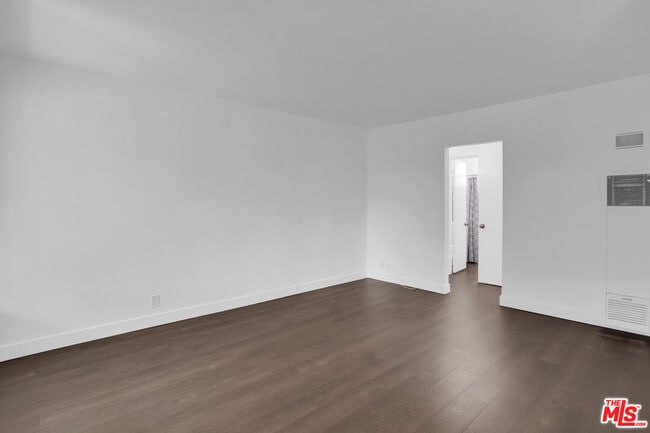 Building Photo - 1100 W Glendon Way