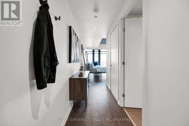 Building Photo - 60 Colborne St