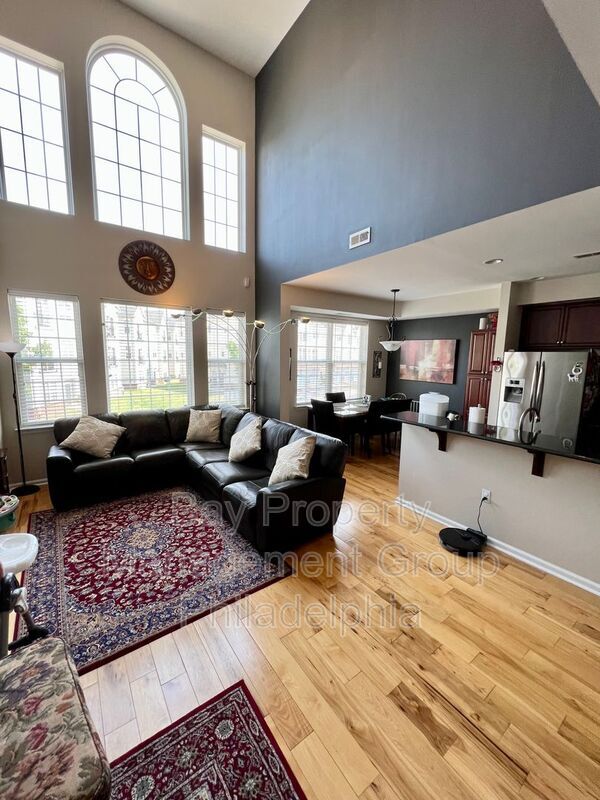 Building Photo - 2142 Verona Dr