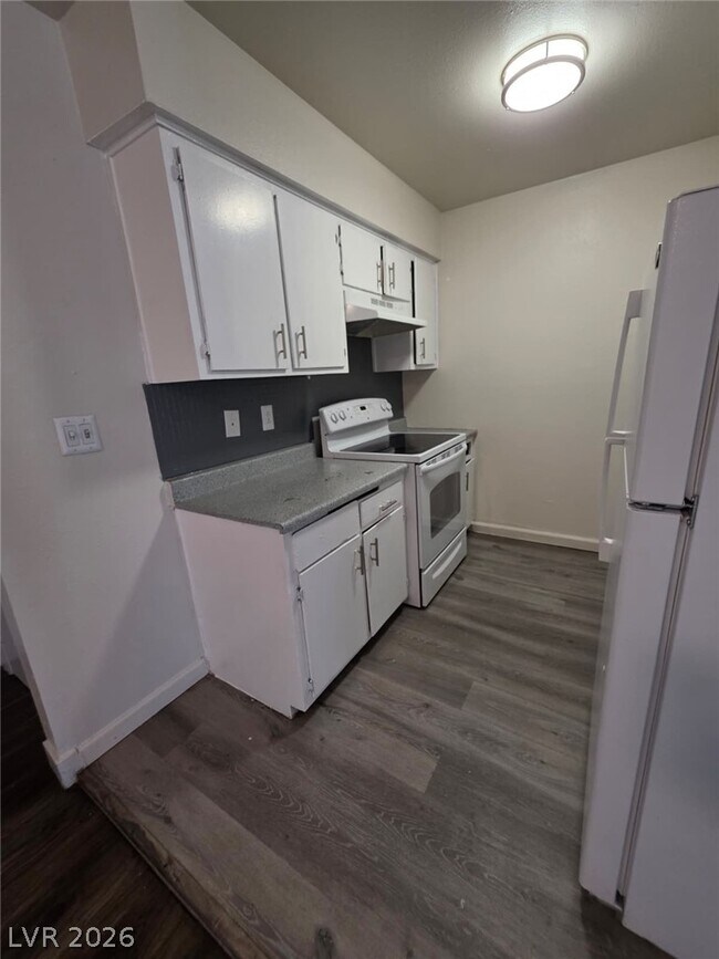 Foto del edificio - 1121 E Desert Inn Rd