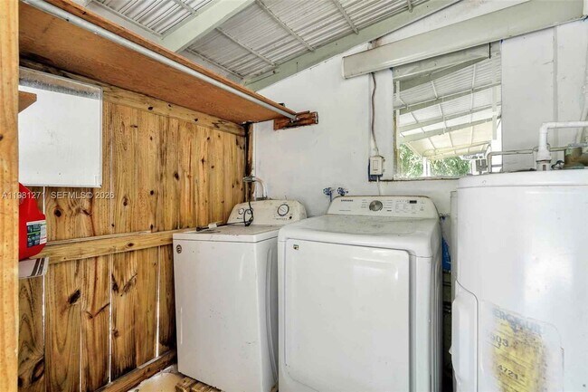 Foto del edificio - 2419 Coolidge St