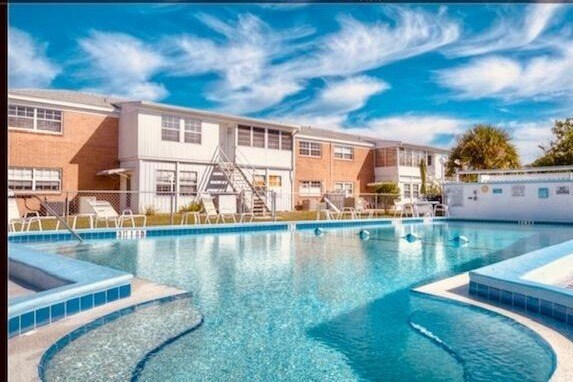 PISCINA N.° 1 - 4158 Tamiami Trl