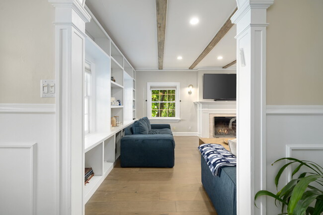 Building Photo - 6441 Moore Dr