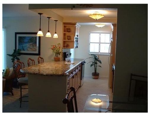 Building Photo - 1160 Hillsboro Mile