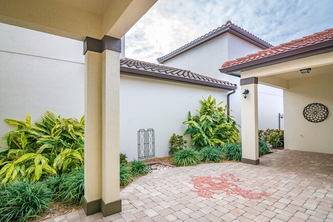 Building Photo - 7055 Primavera Ln