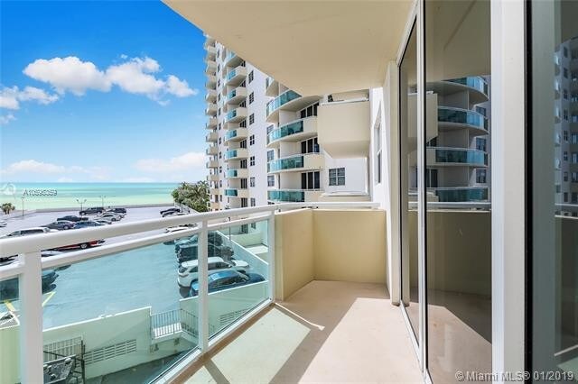 Primary Photo - 3001 S Ocean Dr