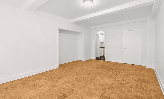 Building Photo - 307 E 44th St