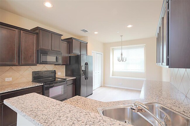 Foto del edificio - 516 E Slaughter Ln