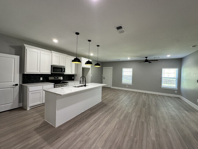 Foto del edificio - 1331 W Crawford St
