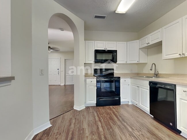 Building Photo - 8535 Quarter Horse Dr