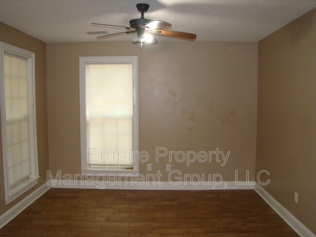 Building Photo - 30 Cayman Ct