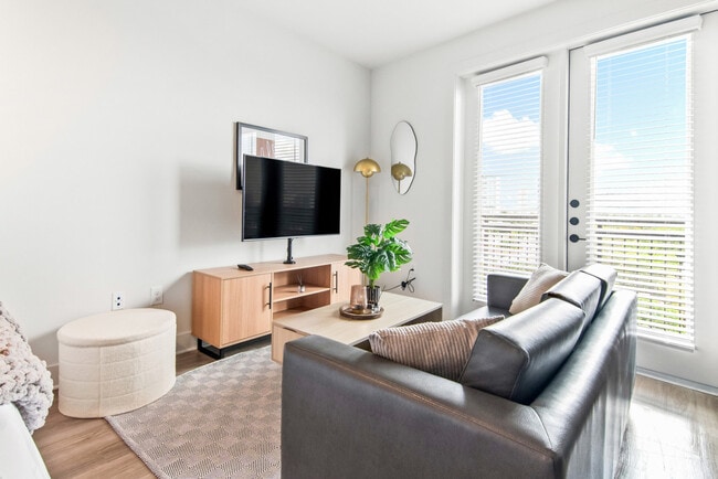 Building Photo - 714 Richmond Ave.