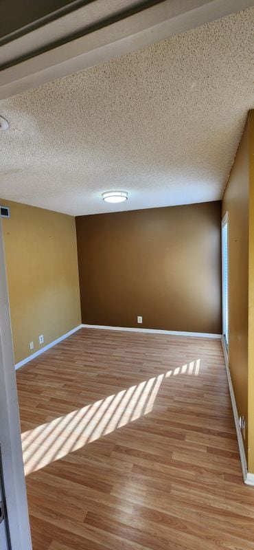 Foto del edificio - 223 Crown Oaks Way