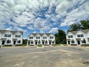 Building Photo - 1901 Autumn Mist Dr