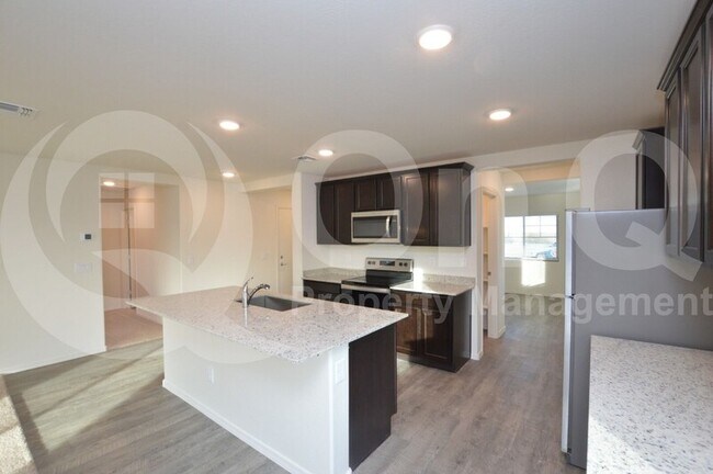 Foto del edificio - 2569 N Mcdonald Ln