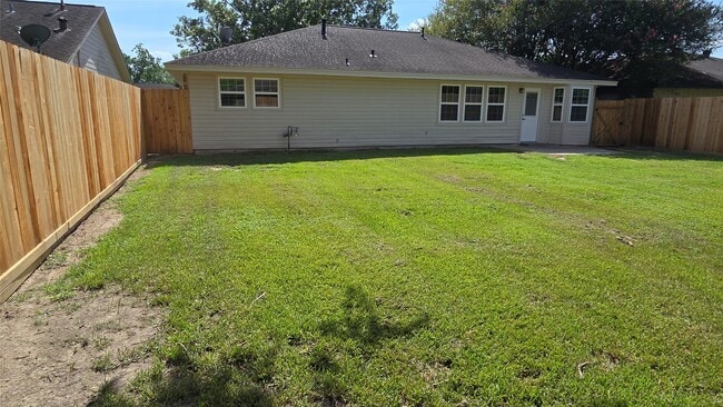 Building Photo - 3865 Jasmine Dr