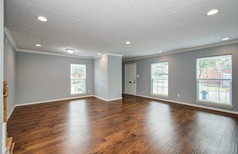 Building Photo - 402 Bendwood Dr