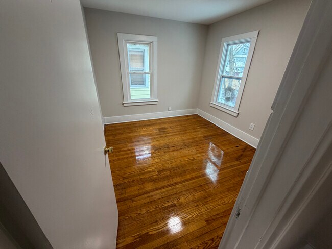 Building Photo - 513-15 Tennyson Ave