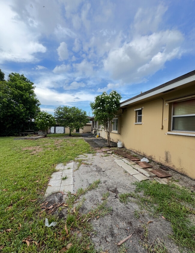 Foto del edificio - 17320 NW 47th Ave