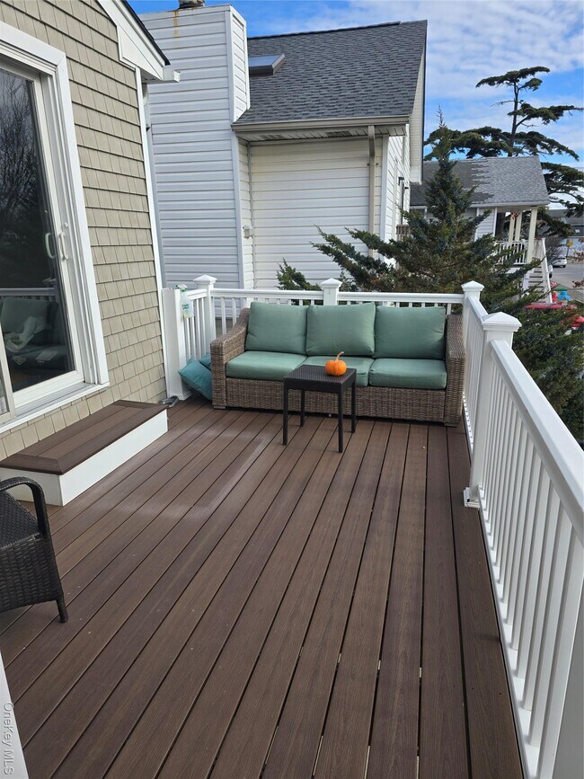 Foto del edificio - 359 E Pine St