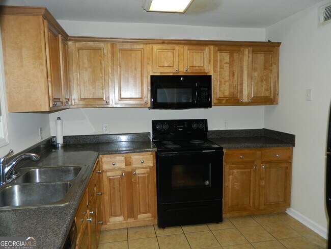 Foto del edificio - 118 Summer Pl NW