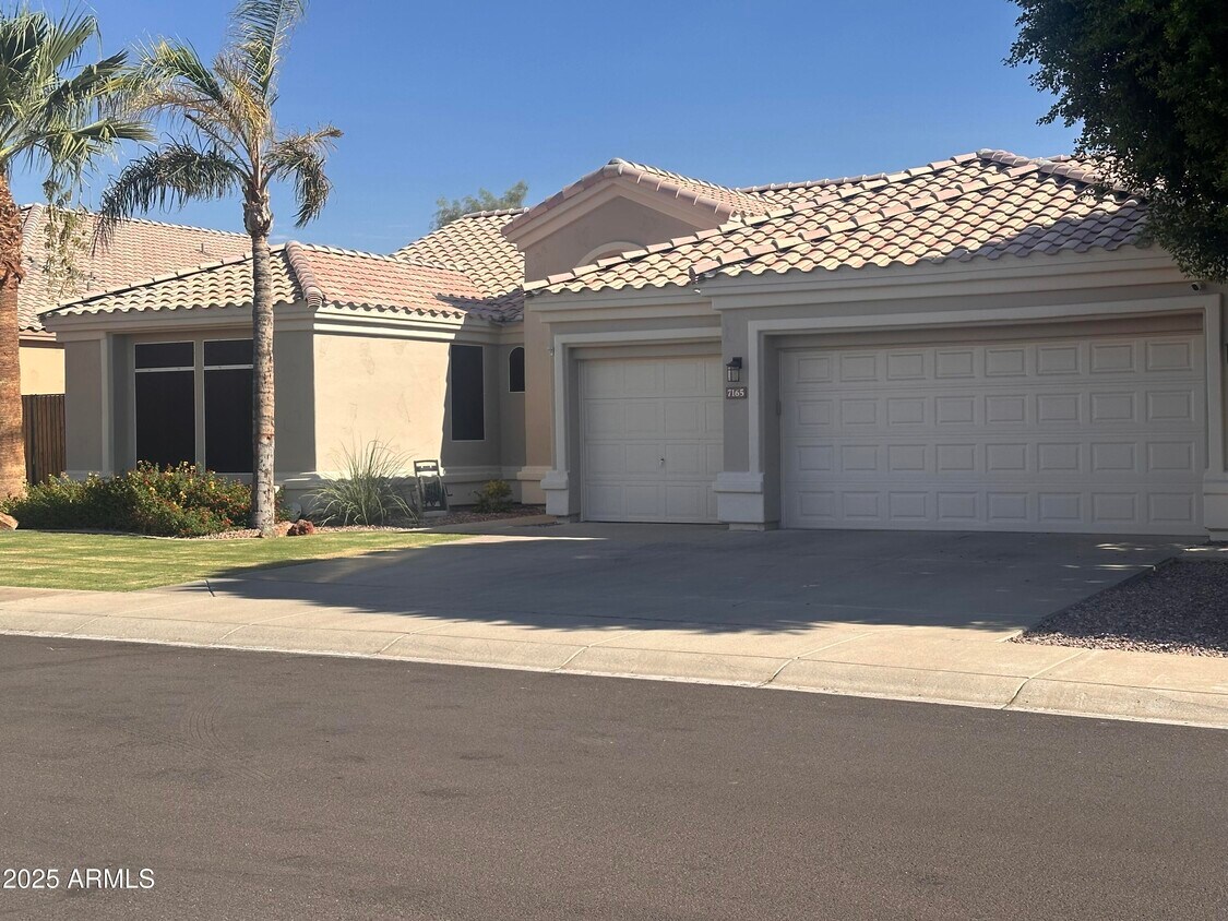Primary Photo - 7165 W Foothill Dr