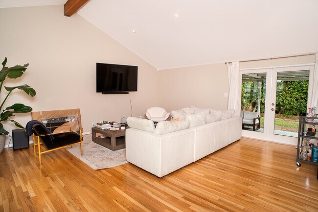 Foto del edificio - 6458 Hanna Ave