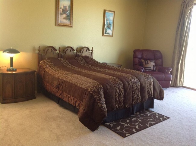 Building Photo - 2438 E Fremont Rd