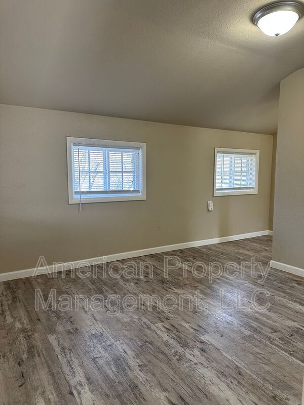 Foto del edificio - 3605 E 16th St