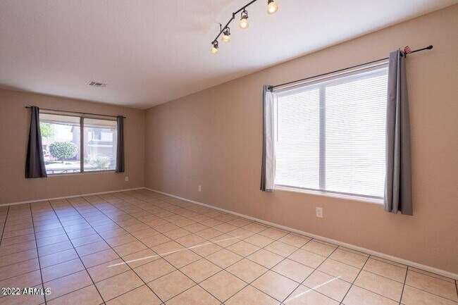 Foto del edificio - 16663 W Rimrock St