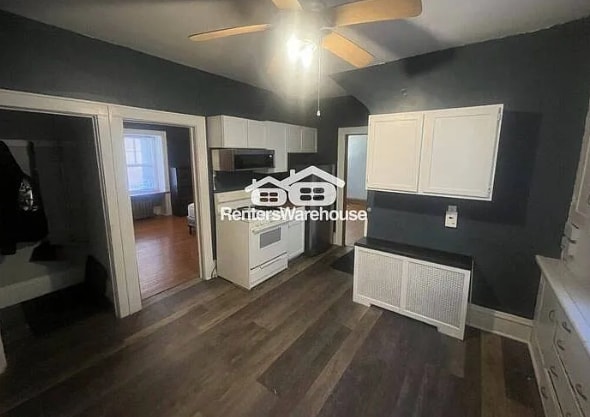 Building Photo - 3857 Pillsbury Ave