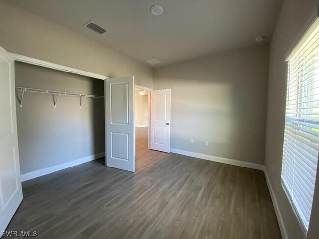 Foto del edificio - 2221 NE 33rd Ln